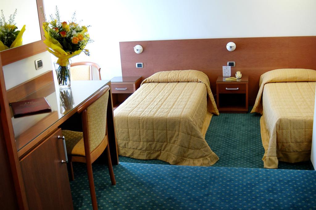Hotel Capri Bardolino 3S Δωμάτιο φωτογραφία