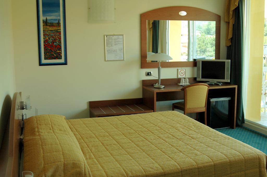 Hotel Capri Bardolino 3S Δωμάτιο φωτογραφία
