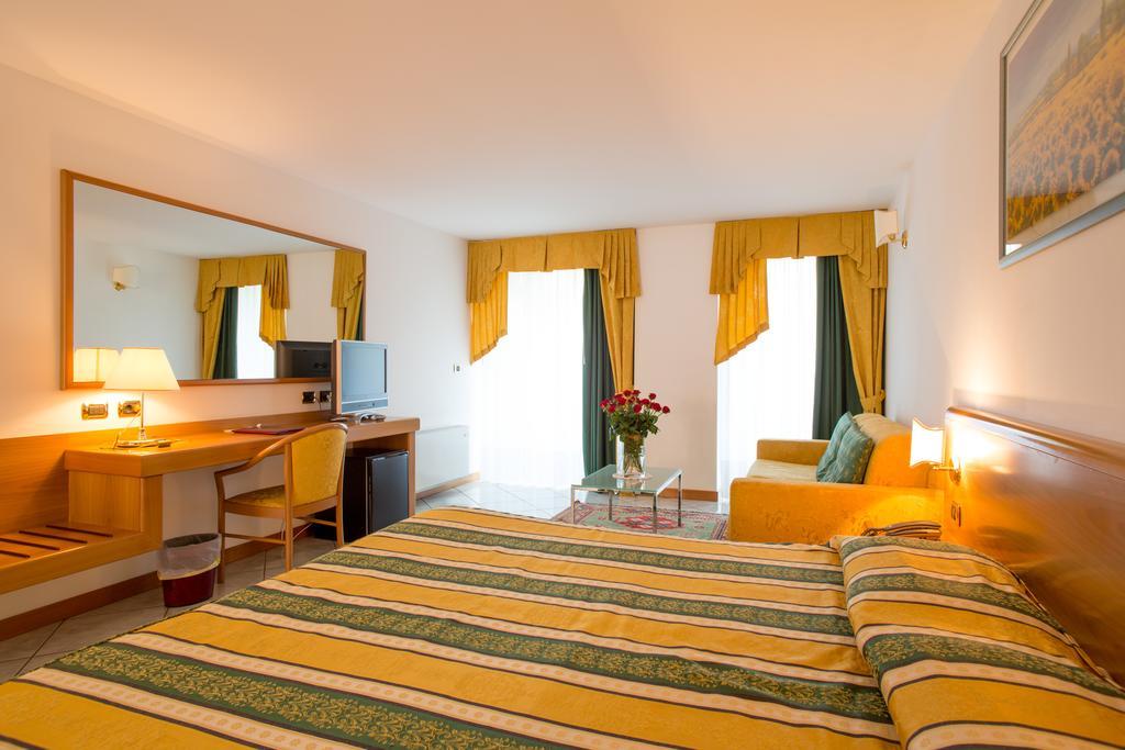 Hotel Capri Bardolino 3S Δωμάτιο φωτογραφία