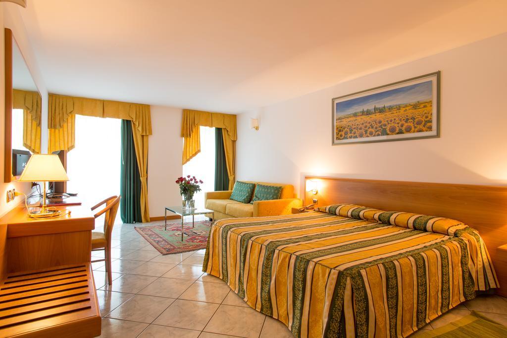 Hotel Capri Bardolino 3S Δωμάτιο φωτογραφία